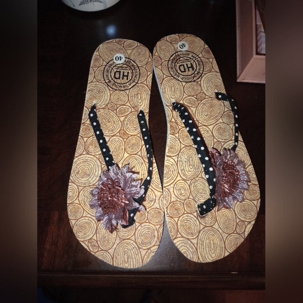 Size 8 flip flops